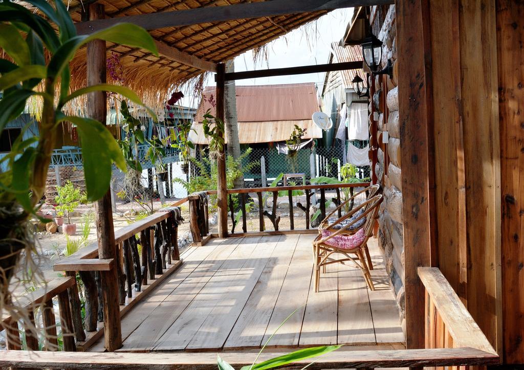 Fish Island Bungalows Kampot Esterno foto